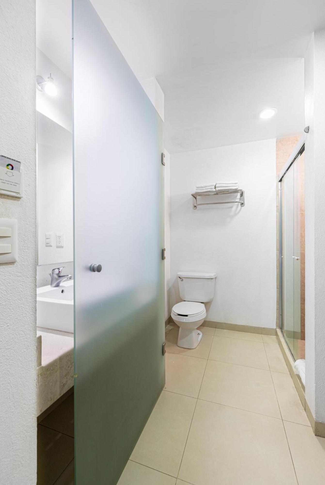 Hotel Mexico Plaza Silao Aeropuerto Zewnętrze zdjęcie